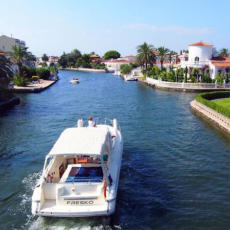 Holiday Home Requesens Canal Емпуриабрава Екстериор снимка