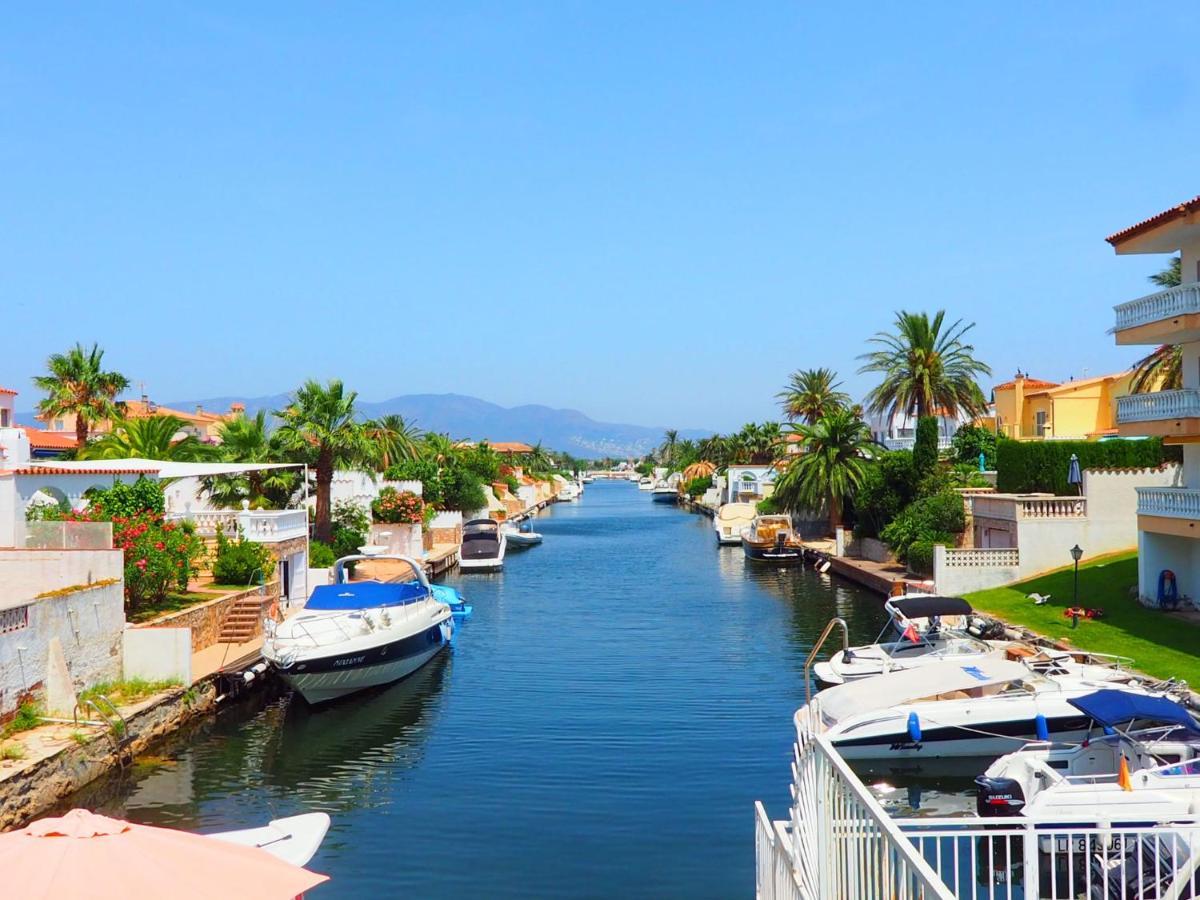 Holiday Home Requesens Canal Емпуриабрава Екстериор снимка