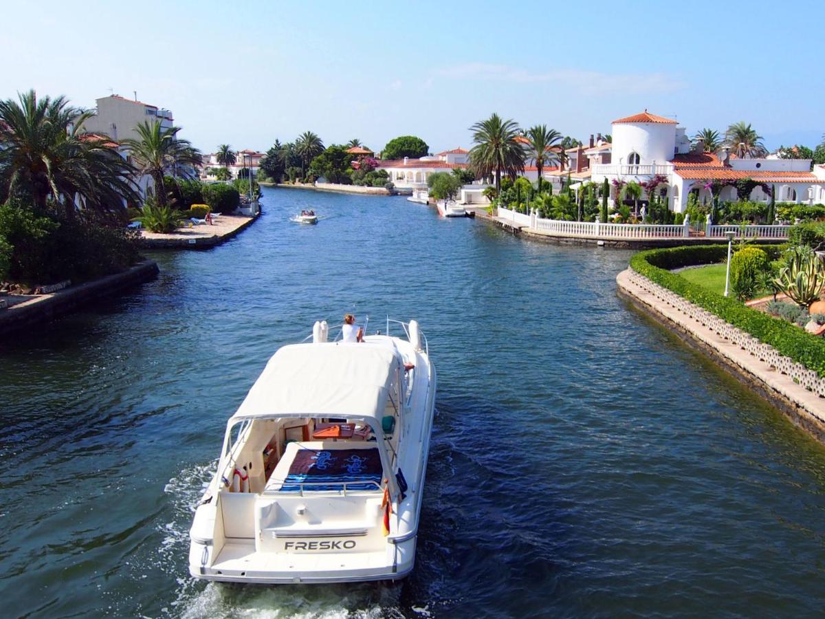 Holiday Home Requesens Canal Емпуриабрава Екстериор снимка
