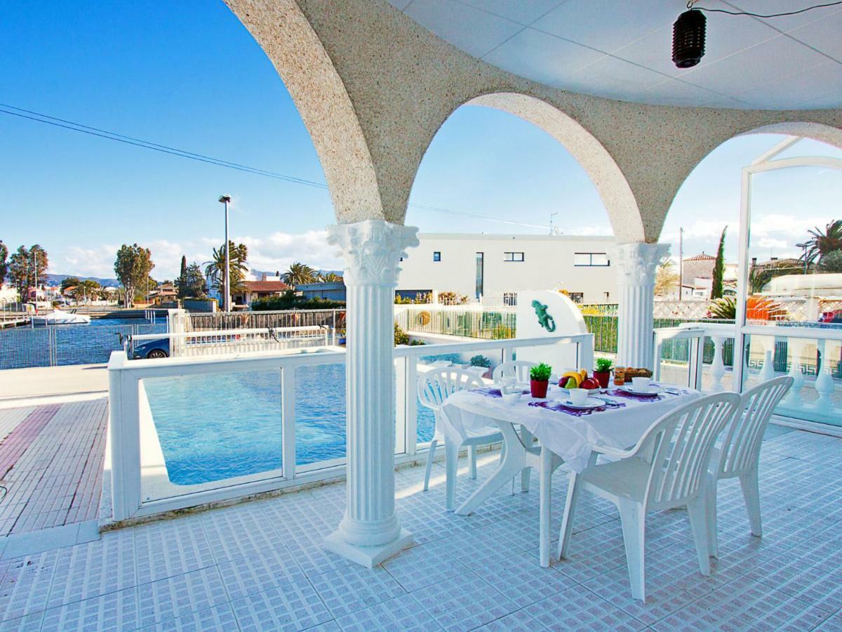 Holiday Home Requesens Canal Емпуриабрава Екстериор снимка